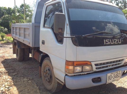 รถ6ล้อIsuzu. 120hp ฝาขาวดั้มสามมิตร สวยพร้อมใช้งาน สนใจ ติดต่อ 080-1405528