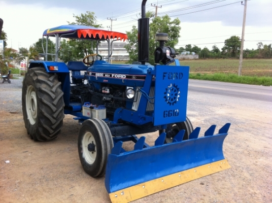 ขายรถรถไถ แทรกเตอร์ FORD เสื้อลาย เครื่องฟิต ยางดี หาง 1 ชุด ใบมีดดันหน้าพร้อม ราคาถูก ทะเบียนพร้อมโอน