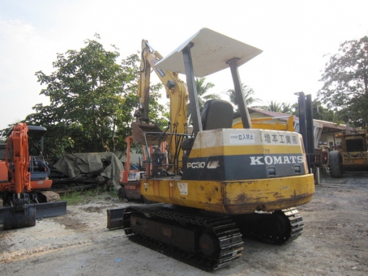 ขาย รถขุดเล็ก KOMATSU  รุ่น PC30-6- แทร็กเหล็ก มือสองญี่ปุ่น
