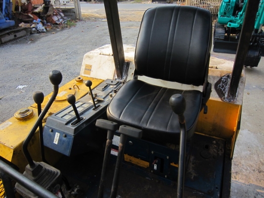 ขาย รถขุดเล็ก KOMATSU  รุ่น PC30-6- แทร็กเหล็ก มือสองญี่ปุ่น