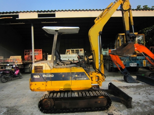 ขาย รถขุดเล็ก KOMATSU  รุ่น PC30-6- แทร็กเหล็ก มือสองญี่ปุ่น