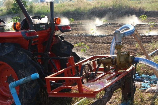 รถไถ..ปั้มน้ำแรงดันสูง  3''X3''ใครแรงกว่าเราขอท้