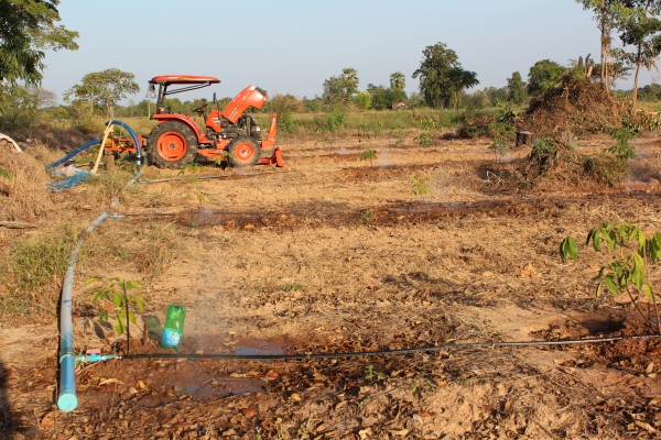 รถไถ..ปั้มน้ำแรงดันสูง  3''X3''ใครแรงกว่าเราขอท้