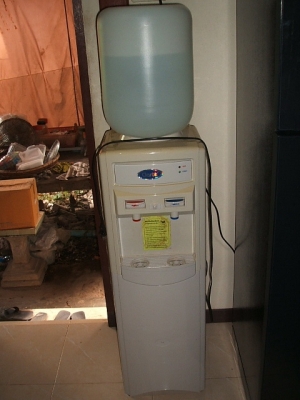 ขายเครื่องทำนํ้าร้อนนํ้าเย็น ราคนี้มารับเองที่สิงห์บุรีนะครับ