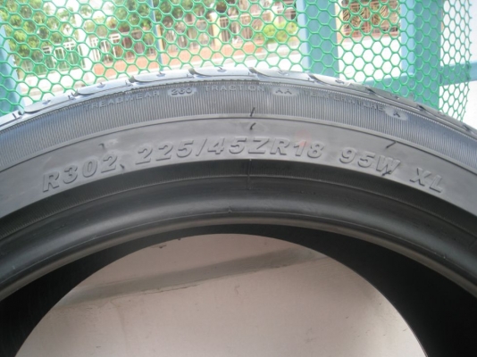 ขายยาง deestone vincente r302 225/45zr18 ปี12 (1คู่) (081-3747940)
