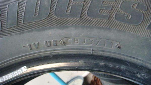 ขายยาง BRIDGESTONE DURAVIS 215/65 R16 ปี 11สัปดาห์ที่ 37 ขาย 4 เส้นราคา 3,000 บาท T.083-999-9385