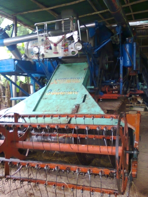 ขาย รถเกี่ยวข้าว อู่ สามพี่น้อง อุ้ม 3 ตัน เครื่องมิตซู 210 แรงม้า ตัวเดิน 12HL