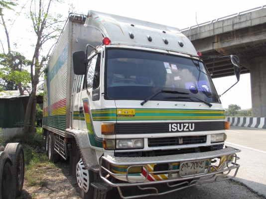 ขาย 10ล้อ ISUZU Rocky 1 เพลา 195 แรง ตู้เปียก สภาพสวยตามรูป