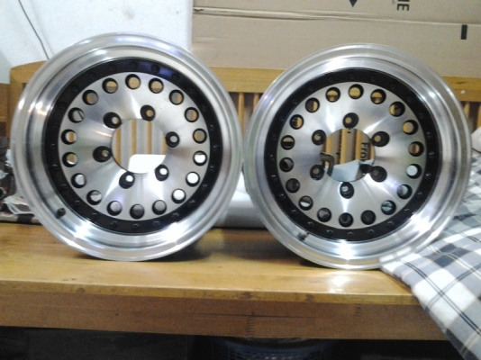 ขายล้อแม็กลายหยดน้ำ  15 นิ้ว 6 รู 1 คู่