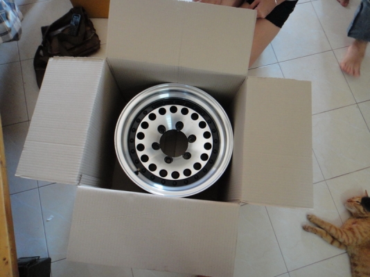 ขายล้อแม็กลายหยดน้ำ  15 นิ้ว 6 รู 1 คู่