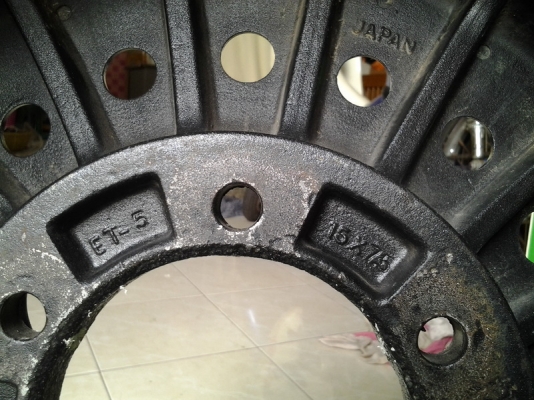 ขายล้อแม็กลายหยดน้ำ  15 นิ้ว 6 รู 1 คู่