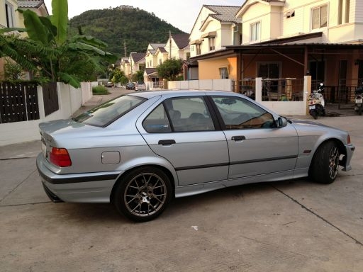 BMW, 318 i (4Dr)  1996 โฉม นกแก้ว E36 สีฟ้า เกียร์ออโต้