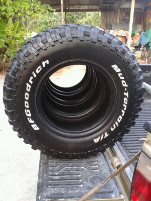 ขาย Mud BF KM1 265/75R16 ปี 08 สภาพดี สวยพร้อมลุย