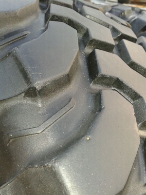 ขาย Mud BF KM1 265/75R16 ปี 08 สภาพดี สวยพร้อมลุย