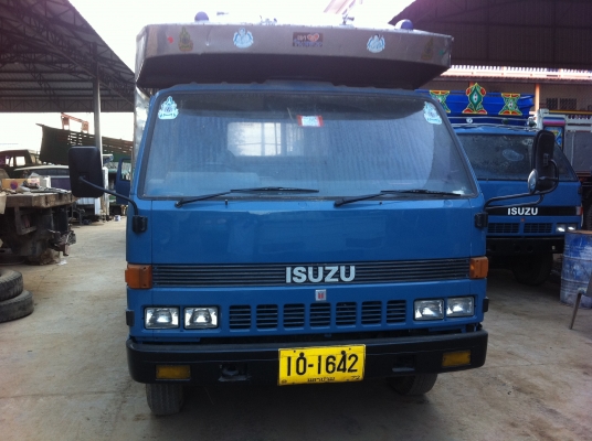 ขายรถบรรทุก 6 ล้อ กระบะคาร์โก้ (บรรทุกนักเรียน) ISUZU NPR สภาพพร้อมใช้ 90\%