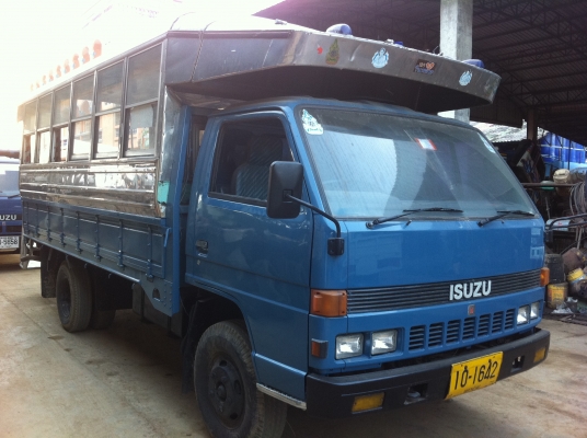ขายรถบรรทุก 6 ล้อ กระบะคาร์โก้ (บรรทุกนักเรียน) ISUZU NPR สภาพพร้อมใช้ 90\%