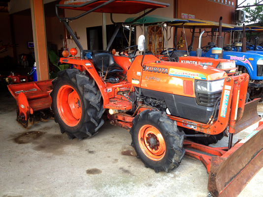 ขายด่วนรถไถคูโบต้าL3408พร้อมโลเตอร์ลี่ รถสวยพร้อมใช้มากๆ