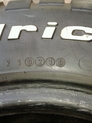 ขาย Mud BF KM2 size 265/75R16 ปี 10 สวยๆ 16,500 ครับ ขาย Mud BF KM2 size 265/75R16 ปี 10 สวยๆ 16,500 ครับ