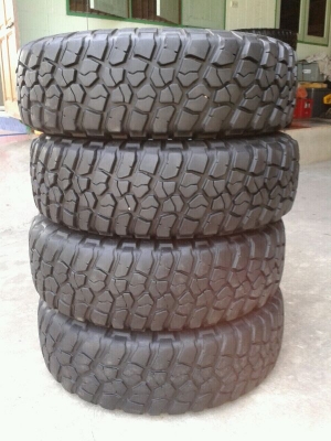 ขาย Mud BF KM2 size 265/75R16 ปี 10 สวยๆ 16,500 ครับ ขาย Mud BF KM2 size 265/75R16 ปี 10 สวยๆ 16,500 ครับ