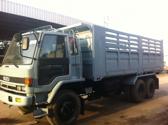 ขายรถบรรทุก 10 ล้อ ดั้ม ISUZU FXZ 240 สภาพพร้อมใช้ ราคาต่อรองได้ ทะเบียนพร้อมโอน ยางดี 10 เส้น รถวิ่งงานทุกวัน