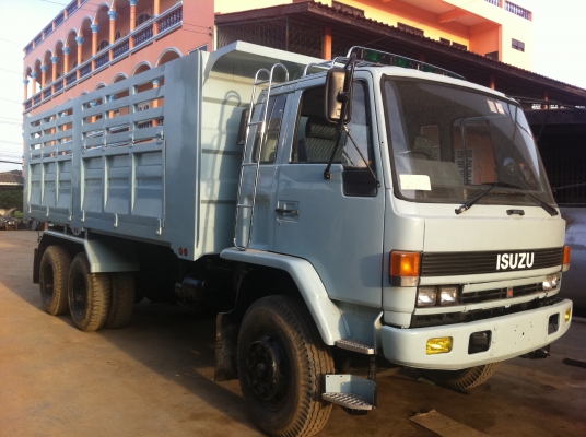 ขายรถบรรทุก 10 ล้อ ดั้ม ISUZU FXZ 240 สภาพพร้อมใช้ ราคาต่อรองได้ ทะเบียนพร้อมโอน ยางดี 10 เส้น รถวิ่งงานทุกวัน
