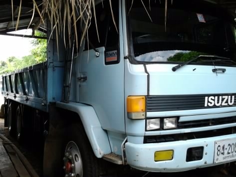 ISUZU ROCKY 175 HP 6BG1 สิบล้อเพลาเดียว ยางสภาพดี 90\% เครื่องแรงดีไม่มีเยิ้ม ภายในเก๋งสวยครบ แอร์ พวงมาลัยเพาเวอร์ เบรคทริ๊ปฟี้ กระบะเหล็กคาร์โก้ยาว 6.20 เมตรสภาพอย่างสวย คัชซีไม่ผุ เอกสารทะเบียนครบพร้อมโอนครับ
