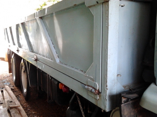 ISUZU ROCKY 175 HP 6BG1 สิบล้อเพลาเดียว ยางสภาพดี 90\% เครื่องแรงดีไม่มีเยิ้ม ภายในเก๋งสวยครบ แอร์ พวงมาลัยเพาเวอร์ เบรคทริ๊ปฟี้ กระบะเหล็กคาร์โก้ยาว 6.20 เมตรสภาพอย่างสวย คัชซีไม่ผุ เอกสารทะเบียนครบพร้อมโอนครับ