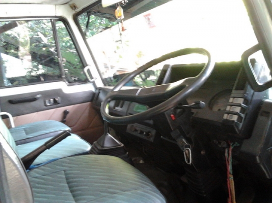 ISUZU ROCKY 175 HP 6BG1 สิบล้อเพลาเดียว ยางสภาพดี 90\% เครื่องแรงดีไม่มีเยิ้ม ภายในเก๋งสวยครบ แอร์ พวงมาลัยเพาเวอร์ เบรคทริ๊ปฟี้ กระบะเหล็กคาร์โก้ยาว 6.20 เมตรสภาพอย่างสวย คัชซีไม่ผุ เอกสารทะเบียนครบพร้อมโอนครับ