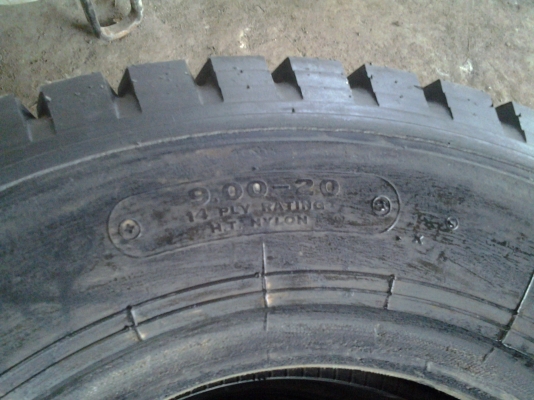 ยางหล่อของใหม่ขนาด 9.00-20