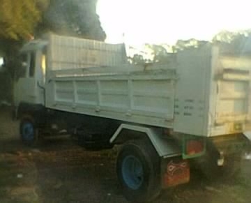 MITSUBISHI FUSO 195 HP 6D16 หกล้อดั๊มพ์ ช่วงล่างใหญ่ยาง 9.00 ขอบ 20" กระบะดั๊มพ์เหล็ก 6 ตันยาว 3.80 เมตรสภาพสวย เครื่องแรงแห้งดี ภายในสวย พวงมาลัยเพาเวอร์ เบรคทริ๊ปฟี้ คัชซีสวยไม่มีดาม เอกสารเล่มทะเบียนครบพร้อมโอน