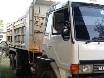 MITSUBISHI FUSO TURBO FN527 - 220 HP TF 3669 สิบมพ์ 2 เพลา เพลาบุ๋มเบรคใหญ่ กระบะดั๊มพ์เหล็ก 12 ตันของโคราช KAC มีระบบลากพ่วงให้ด้วยครับ เครื่องเดิมๆเกียร์เดิม LOW-HI 10 SPEED หัวเก๋งตาเหลี่ยมสวยไม่มีผุ พวงมาลัยเพาเวอร์ เบรคทริ๊ปฟี้ครบ ช่วงล่างคัชซีสวยไม่