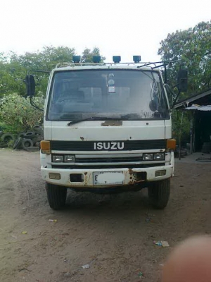 ขายรถ 10 ล้อ 2 เพลา เทเลอร์บรรทุกแบคโฮ ISUZU 240 นางฟ้า หัวขาว เกียร์เดิม สภาพสวยพร้อมใช้