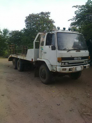 ขายรถ 10 ล้อ 2 เพลา เทเลอร์บรรทุกแบคโฮ ISUZU 240 นางฟ้า หัวขาว เกียร์เดิม สภาพสวยพร้อมใช้
