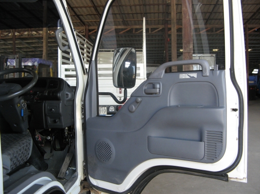 ขาย 6 ล้อ อีซูซุ NKR 130 แรง ยาว 5  ม. ปี 2006 สภาพเดิม ๆ สวยจัดกว่า 90\% เครื่องแน่น คัสซีสวยกิ๊ป สนใจชมรถก่อนได้ครับ