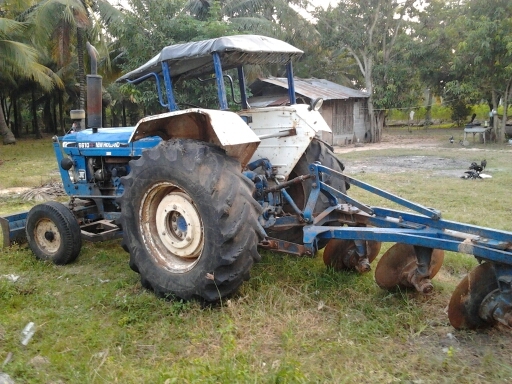 FORD 6610 - 1 เพลา เสื้อลาย อุปกรณ์ครบ มีใบดันหน้า ผานพรวนดิน 3 เครื่องแรงดี ช่วงล่างแน่น ยางสภาพดี 4 เส้นประมาณ 60\% พร้อมลุยงานได้เลย เอกสารทะเบียนครบ