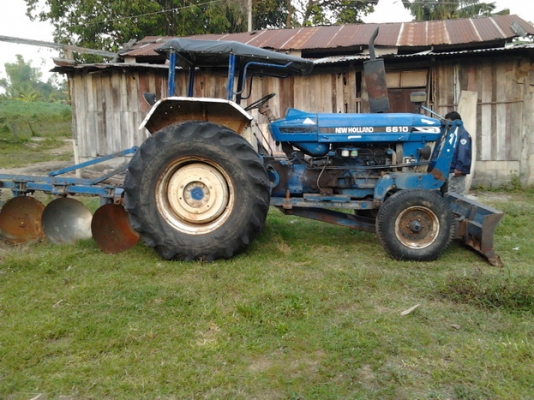 FORD 6610 - 1 เพลา เสื้อลาย อุปกรณ์ครบ มีใบดันหน้า ผานพรวนดิน 3 เครื่องแรงดี ช่วงล่างแน่น ยางสภาพดี 4 เส้นประมาณ 60\% พร้อมลุยงานได้เลย เอกสารทะเบียนครบ