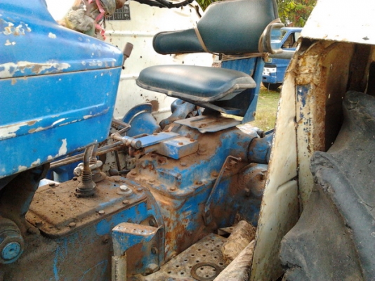 FORD 6610 - 1 เพลา เสื้อลาย อุปกรณ์ครบ มีใบดันหน้า ผานพรวนดิน 3 เครื่องแรงดี ช่วงล่างแน่น ยางสภาพดี 4 เส้นประมาณ 60\% พร้อมลุยงานได้เลย เอกสารทะเบียนครบ