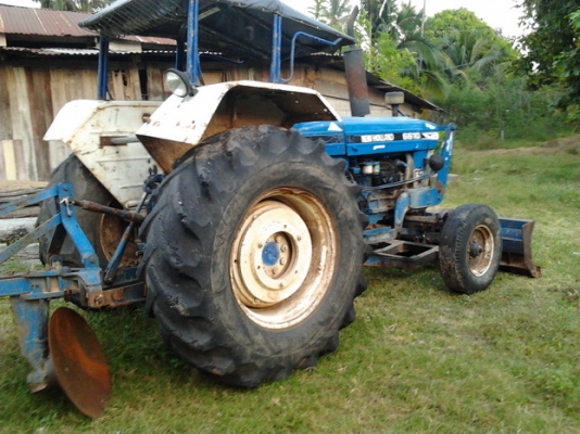 FORD 6610 - 1 เพลา เสื้อลาย อุปกรณ์ครบ มีใบดันหน้า ผานพรวนดิน 3 เครื่องแรงดี ช่วงล่างแน่น ยางสภาพดี 4 เส้นประมาณ 60\% พร้อมลุยงานได้เลย เอกสารทะเบียนครบ