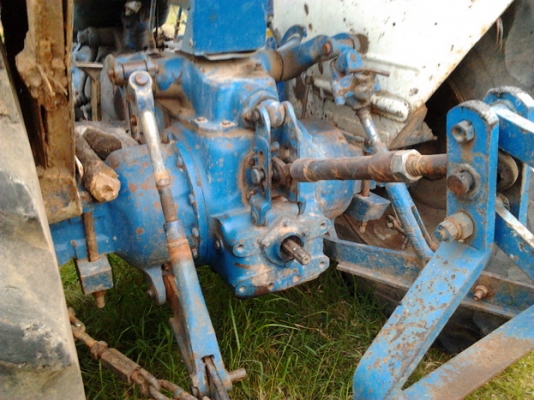 FORD 6610 - 1 เพลา เสื้อลาย อุปกรณ์ครบ มีใบดันหน้า ผานพรวนดิน 3 เครื่องแรงดี ช่วงล่างแน่น ยางสภาพดี 4 เส้นประมาณ 60\% พร้อมลุยงานได้เลย เอกสารทะเบียนครบ