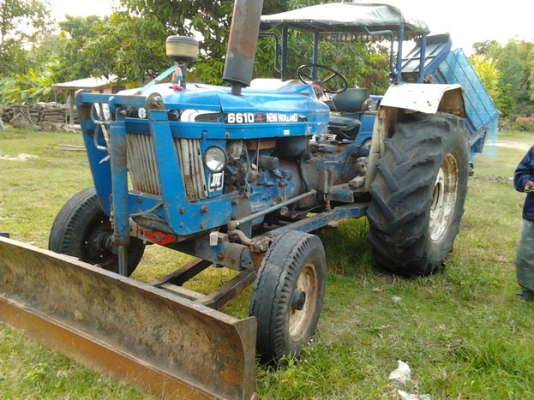 FORD 6610 - 1 เพลา เสื้อลาย อุปกรณ์ครบ มีใบดันหน้า ผานพรวนดิน 3 เครื่องแรงดี ช่วงล่างแน่น ยางสภาพดี 4 เส้นประมาณ 60\% พร้อมลุยงานได้เลย เอกสารทะเบียนครบ