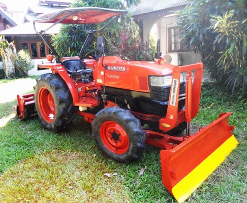 รถไถคูโบต้า L3408, 4WD,34 แรงม้า สภาพดีเยี่ยม มีดันหน้า โรตารี่ ที่ตัดหญ้า ขนาด120 ม.และผานพรวน 5x22 ของhui  ราคา 310,000 บาท