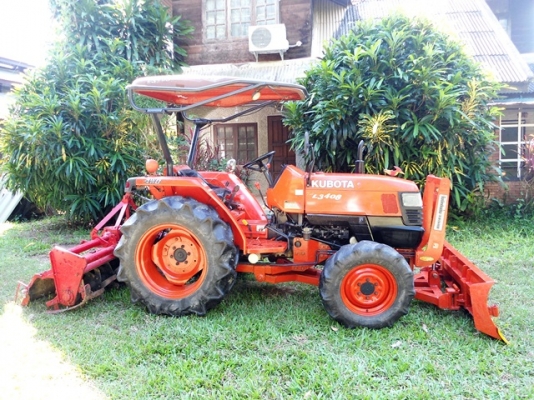รถไถคูโบต้า L3408, 4WD,34 แรงม้า สภาพดีเยี่ยม มีดันหน้า โรตารี่ ที่ตัดหญ้า ขนาด120 ม.และผานพรวน 5x22 ของhui  ราคา 310,000 บาท