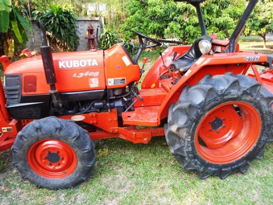 รถไถคูโบต้า L3408, 4WD,34 แรงม้า สภาพดีเยี่ยม มีดันหน้า โรตารี่ ที่ตัดหญ้า ขนาด120 ม.และผานพรวน 5x22 ของhui  ราคา 310,000 บาท
