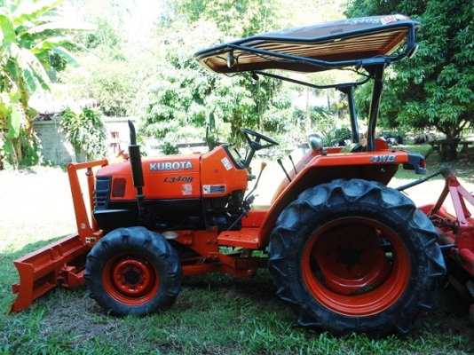 รถไถคูโบต้า L3408, 4WD,34 แรงม้า สภาพดีเยี่ยม มีดันหน้า โรตารี่ ที่ตัดหญ้า ขนาด120 ม.และผานพรวน 5x22 ของhui  ราคา 310,000 บาท