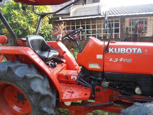 รถไถคูโบต้า L3408, 4WD,34 แรงม้า สภาพดีเยี่ยม มีดันหน้า โรตารี่ ที่ตัดหญ้า ขนาด120 ม.และผานพรวน 5x22 ของhui  ราคา 310,000 บาท