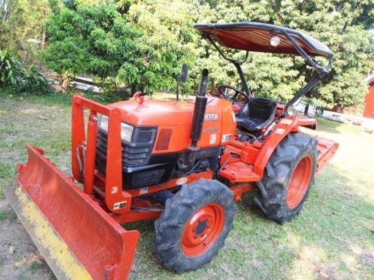 รถไถคูโบต้า L3408, 4WD,34 แรงม้า สภาพดีเยี่ยม มีดันหน้า โรตารี่ ที่ตัดหญ้า ขนาด120 ม.และผานพรวน 5x22 ของhui  ราคา 310,000 บาท