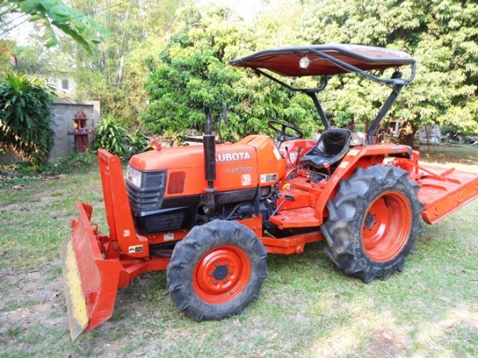 รถไถคูโบต้า L3408, 4WD,34 แรงม้า สภาพดีเยี่ยม มีดันหน้า โรตารี่ ที่ตัดหญ้า ขนาด120 ม.และผานพรวน 5x22 ของhui  ราคา 310,000 บาท