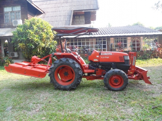 รถไถคูโบต้า L3408, 4WD,34 แรงม้า สภาพดีเยี่ยม มีดันหน้า โรตารี่ ที่ตัดหญ้า ขนาด120 ม.และผานพรวน 5x22 ของhui  ราคา 310,000 บาท