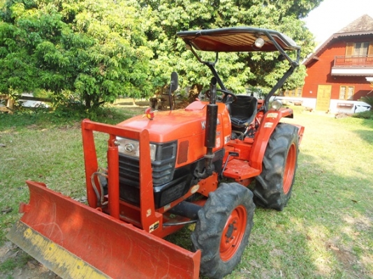 รถไถคูโบต้า L3408, 4WD,34 แรงม้า สภาพดีเยี่ยม มีดันหน้า โรตารี่ ที่ตัดหญ้า ขนาด120 ม.และผานพรวน 5x22 ของhui  ราคา 310,000 บาท