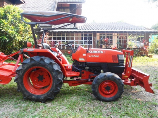 รถไถคูโบต้า L3408, 4WD,34 แรงม้า สภาพดีเยี่ยม มีดันหน้า โรตารี่ ที่ตัดหญ้า ขนาด120 ม.และผานพรวน 5x22 ของhui  ราคา 310,000 บาท